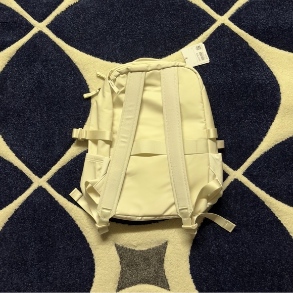lululemon New Crew Backpack 22L Updated White - Picture 3 of 3
